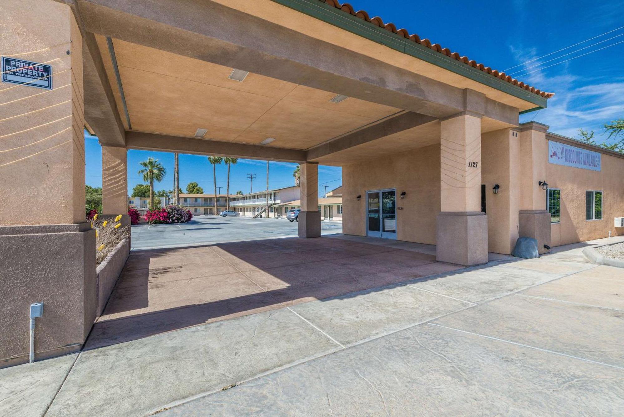 Rodeway Inn & Suites Blythe I-10 エクステリア 写真