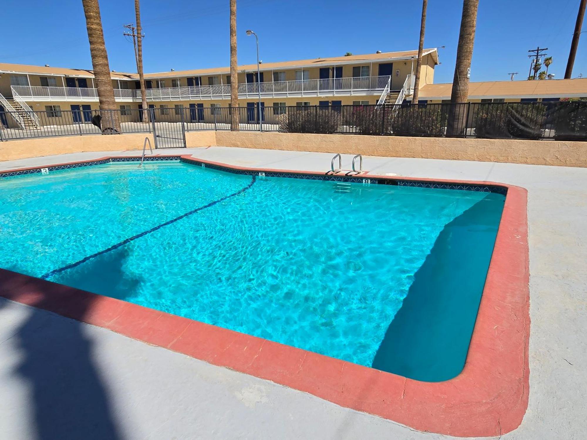 Rodeway Inn & Suites Blythe I-10 エクステリア 写真