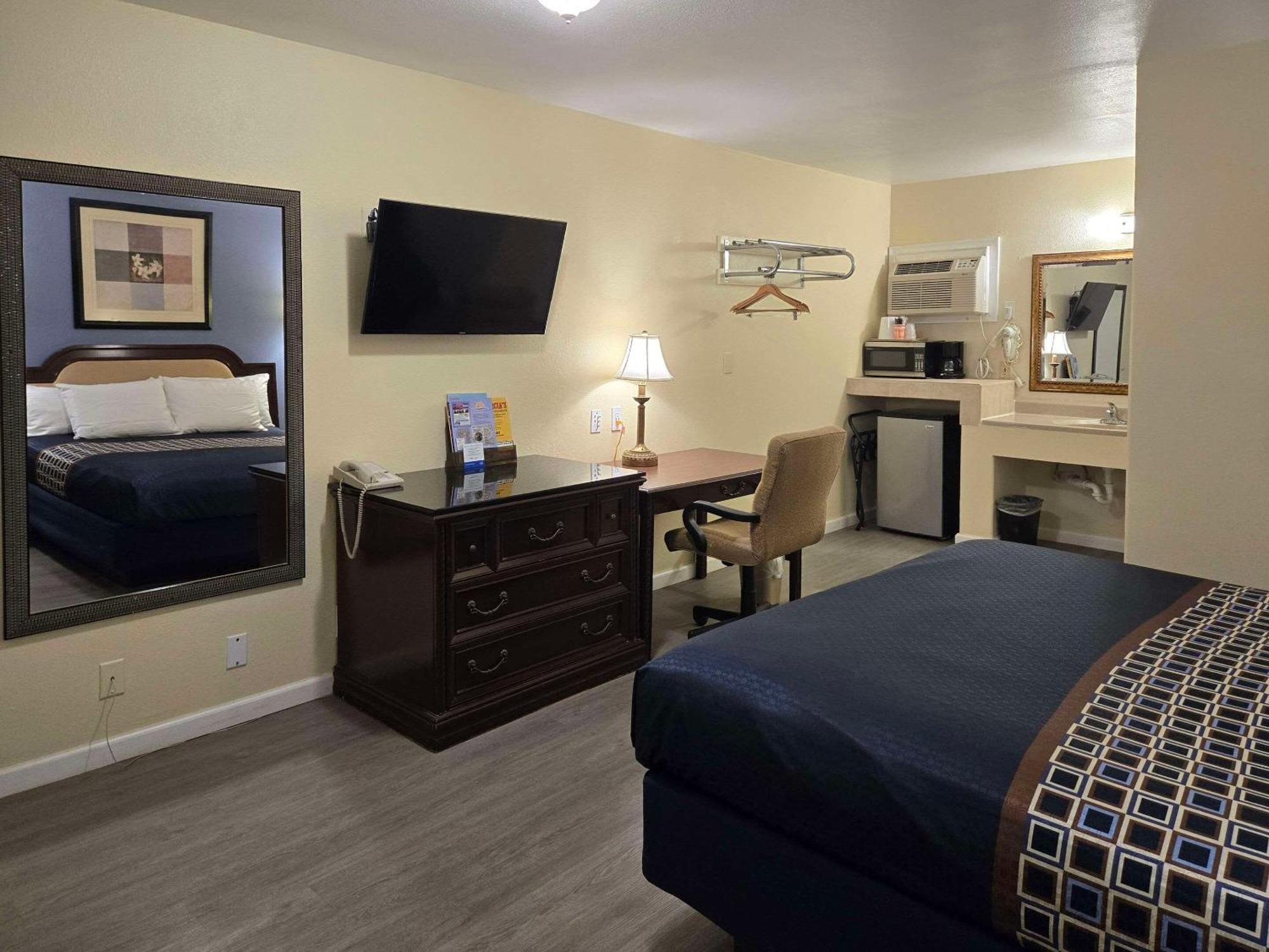 Rodeway Inn & Suites Blythe I-10 エクステリア 写真