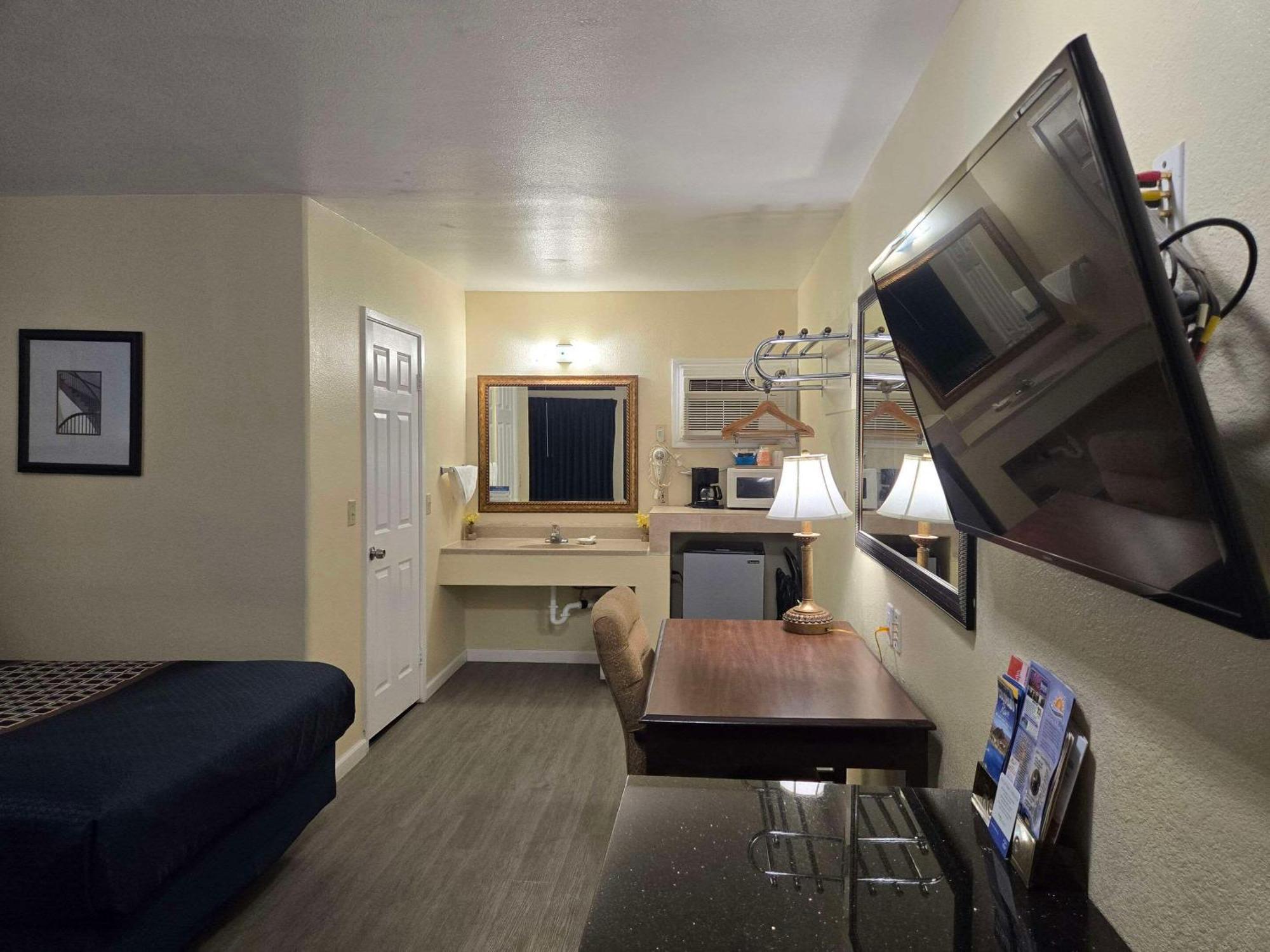 Rodeway Inn & Suites Blythe I-10 エクステリア 写真