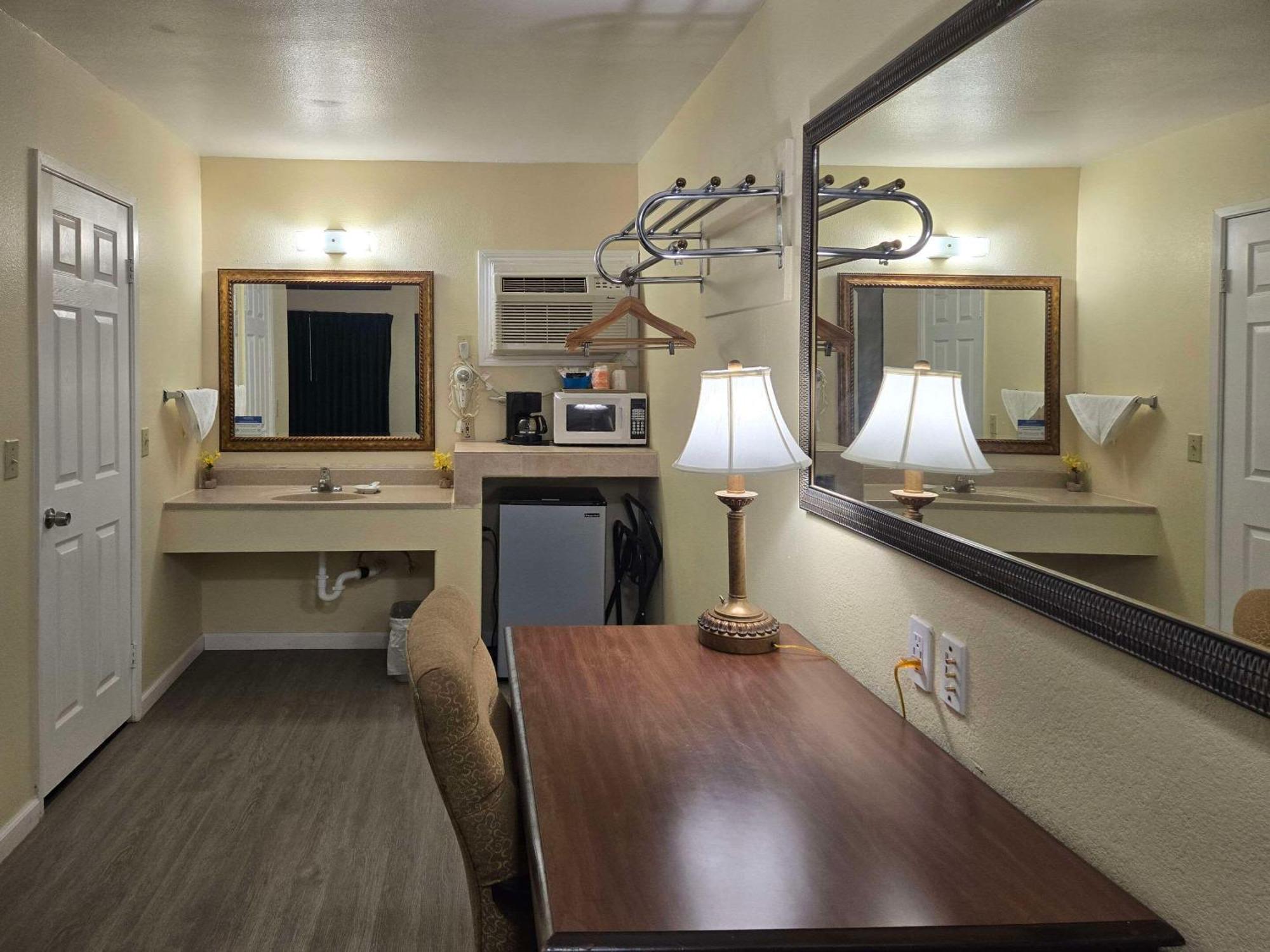 Rodeway Inn & Suites Blythe I-10 エクステリア 写真